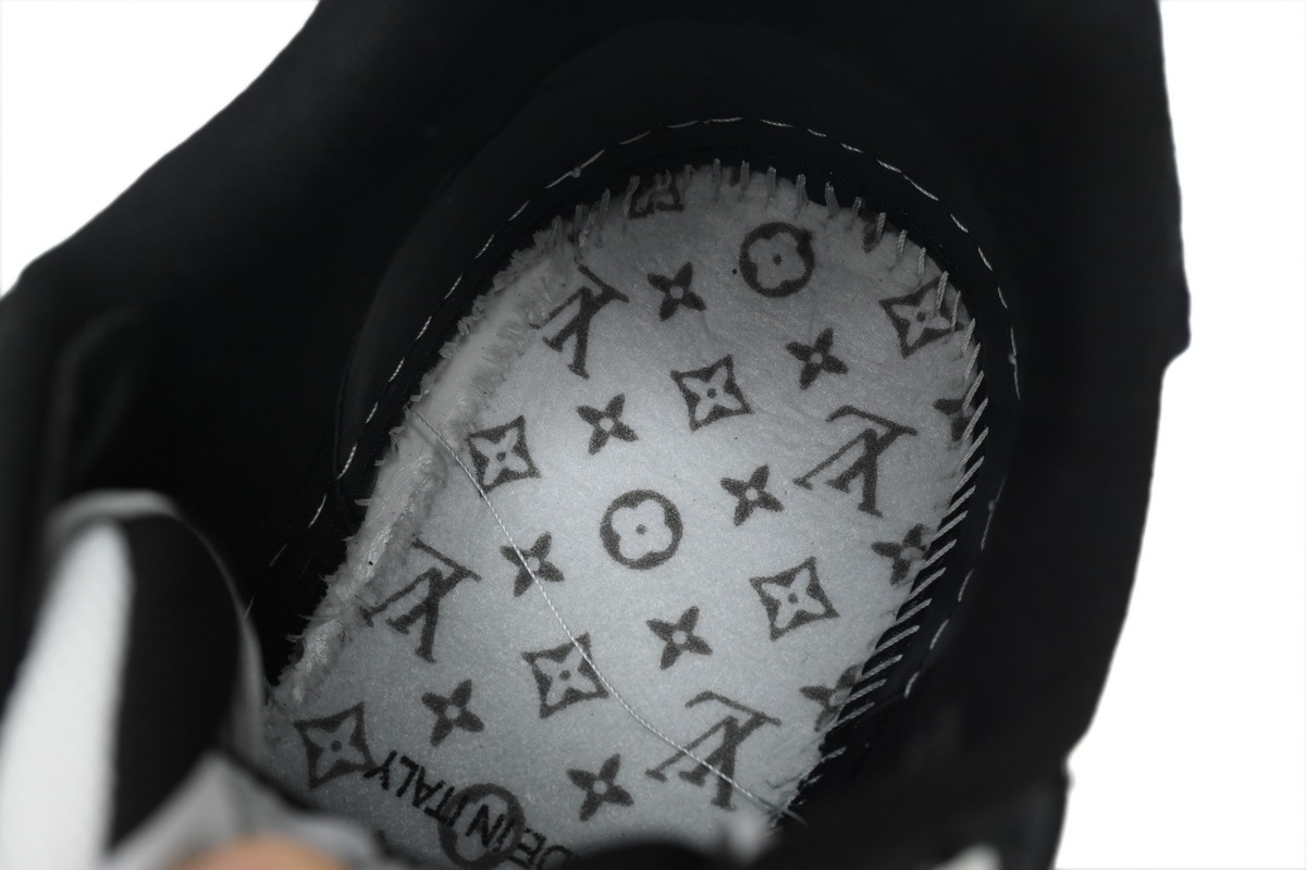 Baskets Louis Vuitton blanches et noires