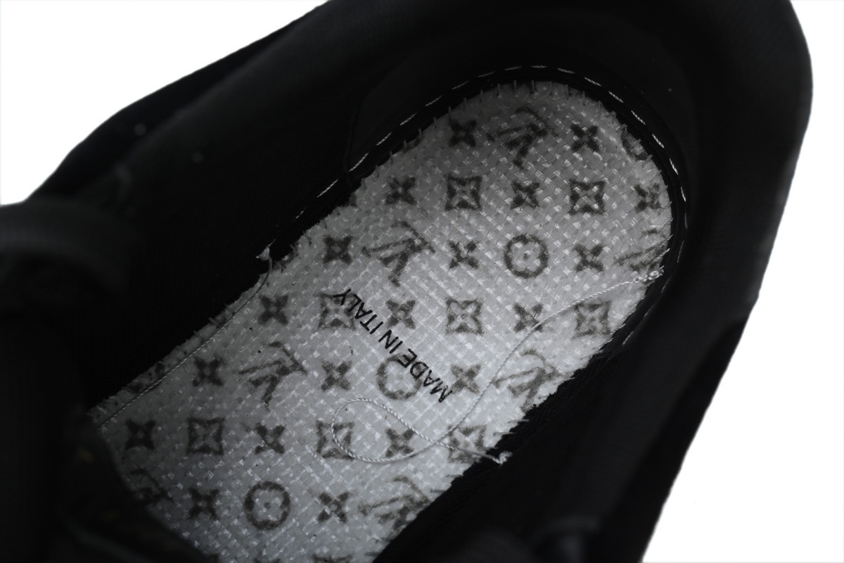 Louis Vuitton Trainer Black 
