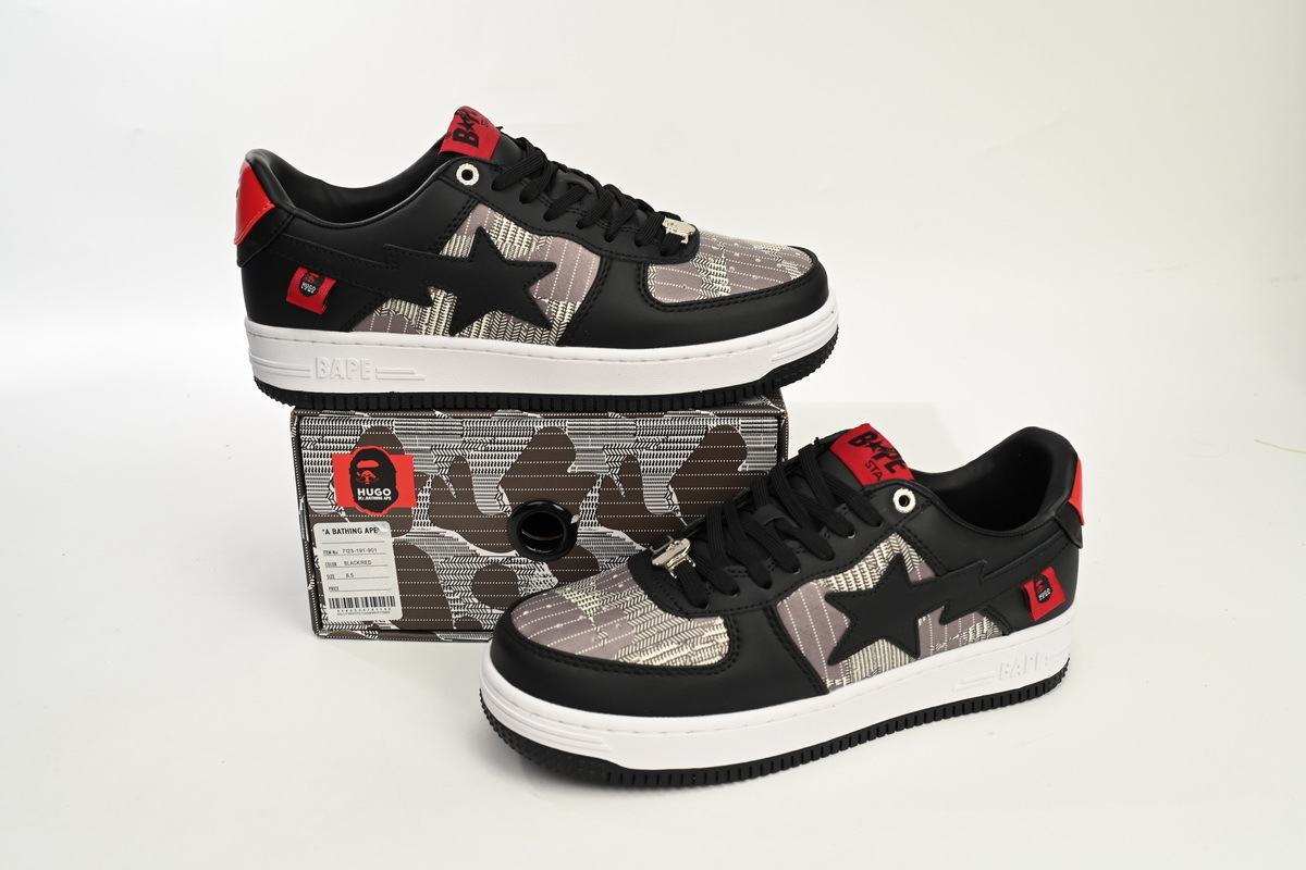 A Bathing Ape Bape Sta Low en negro y rojo, con logotipos combinados