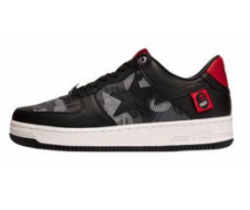 A Bathing Ape Bape Sta Low en negro y rojo, con logotipos combinados