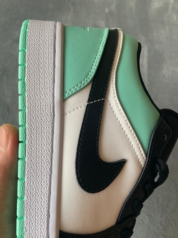 Air Jordan 1 Low Mint Green