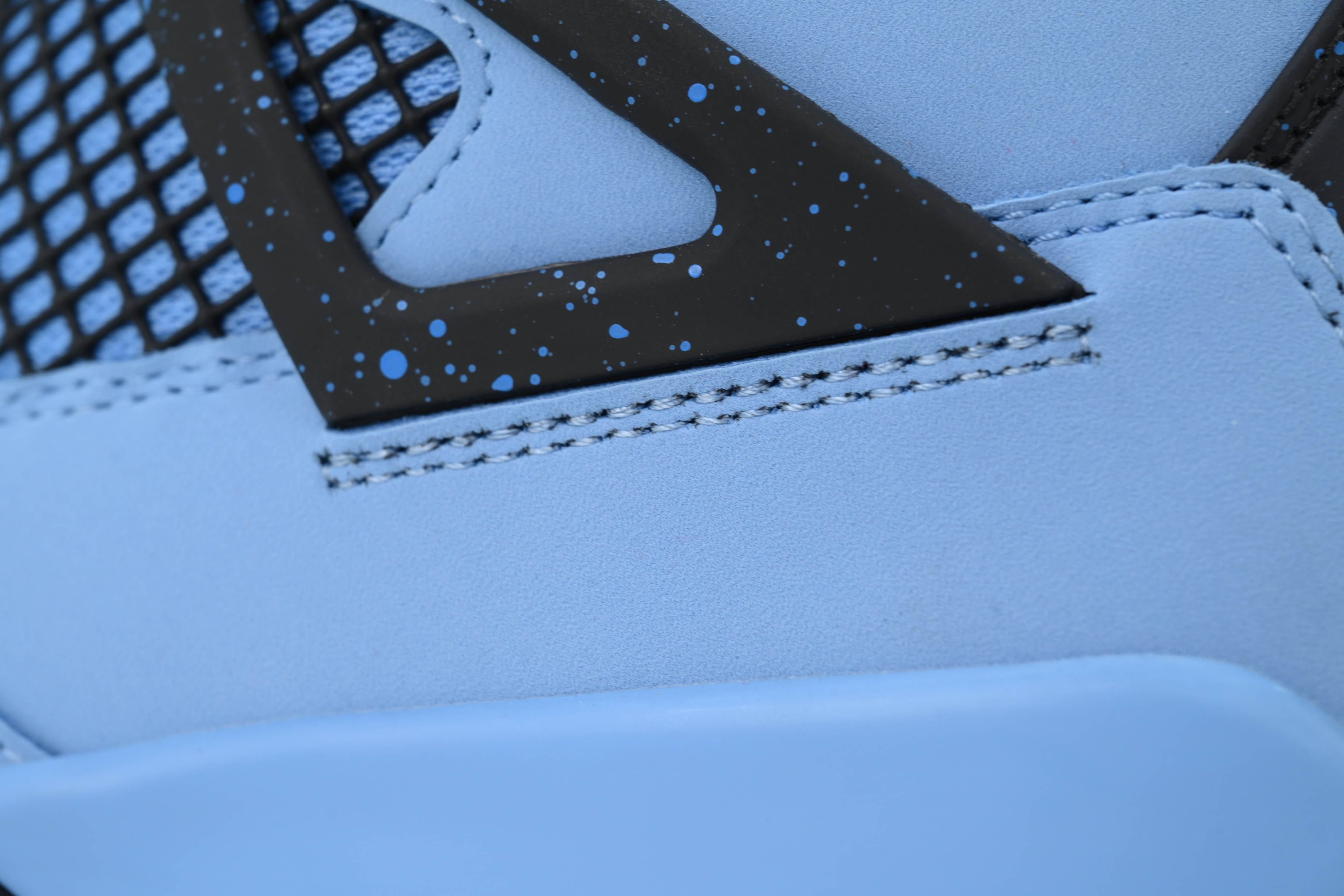 Air Jordan 4 Retro University Blue CT8527-400