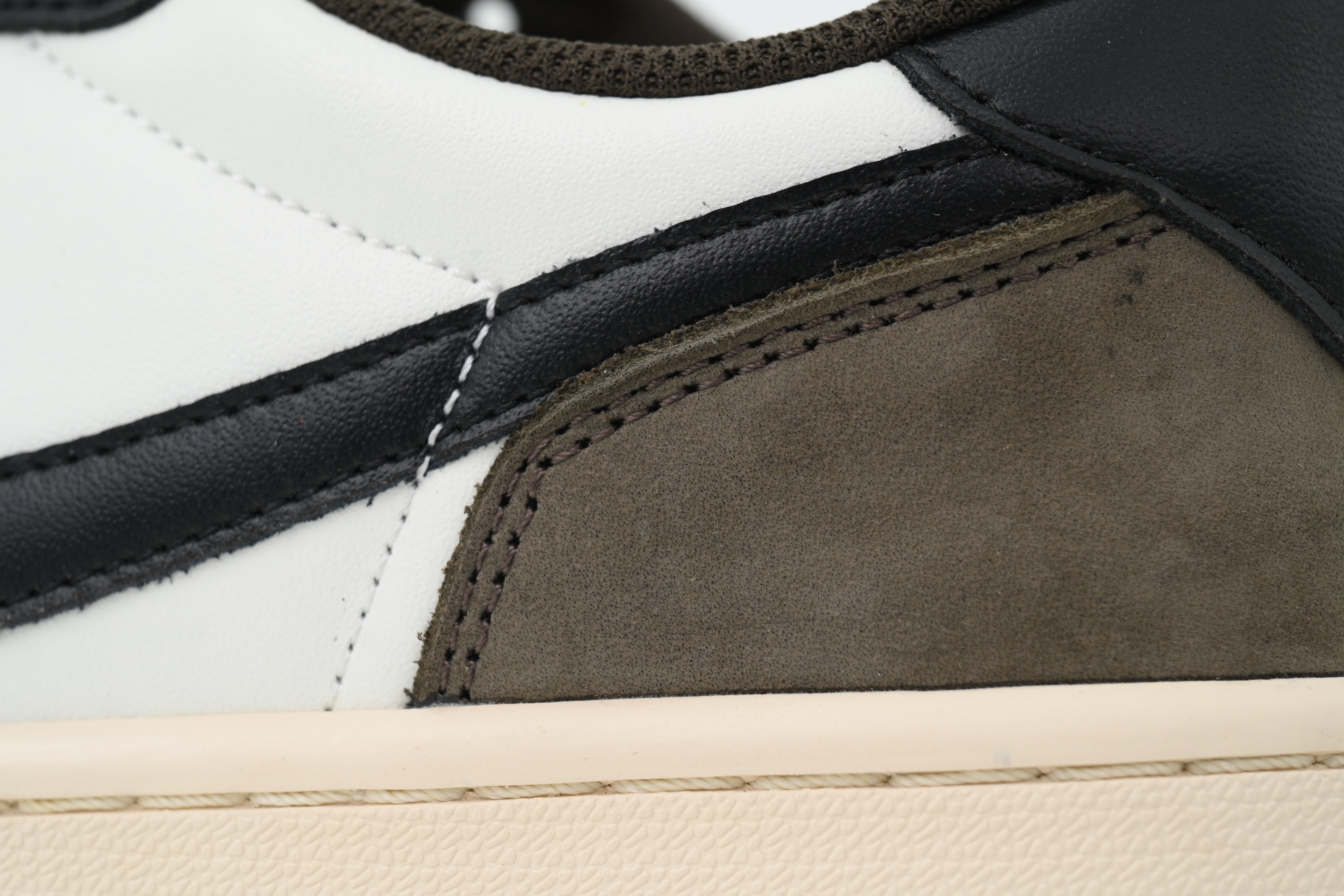  Air Jordan 1 Low Low-bank Mocha CQ4277-105