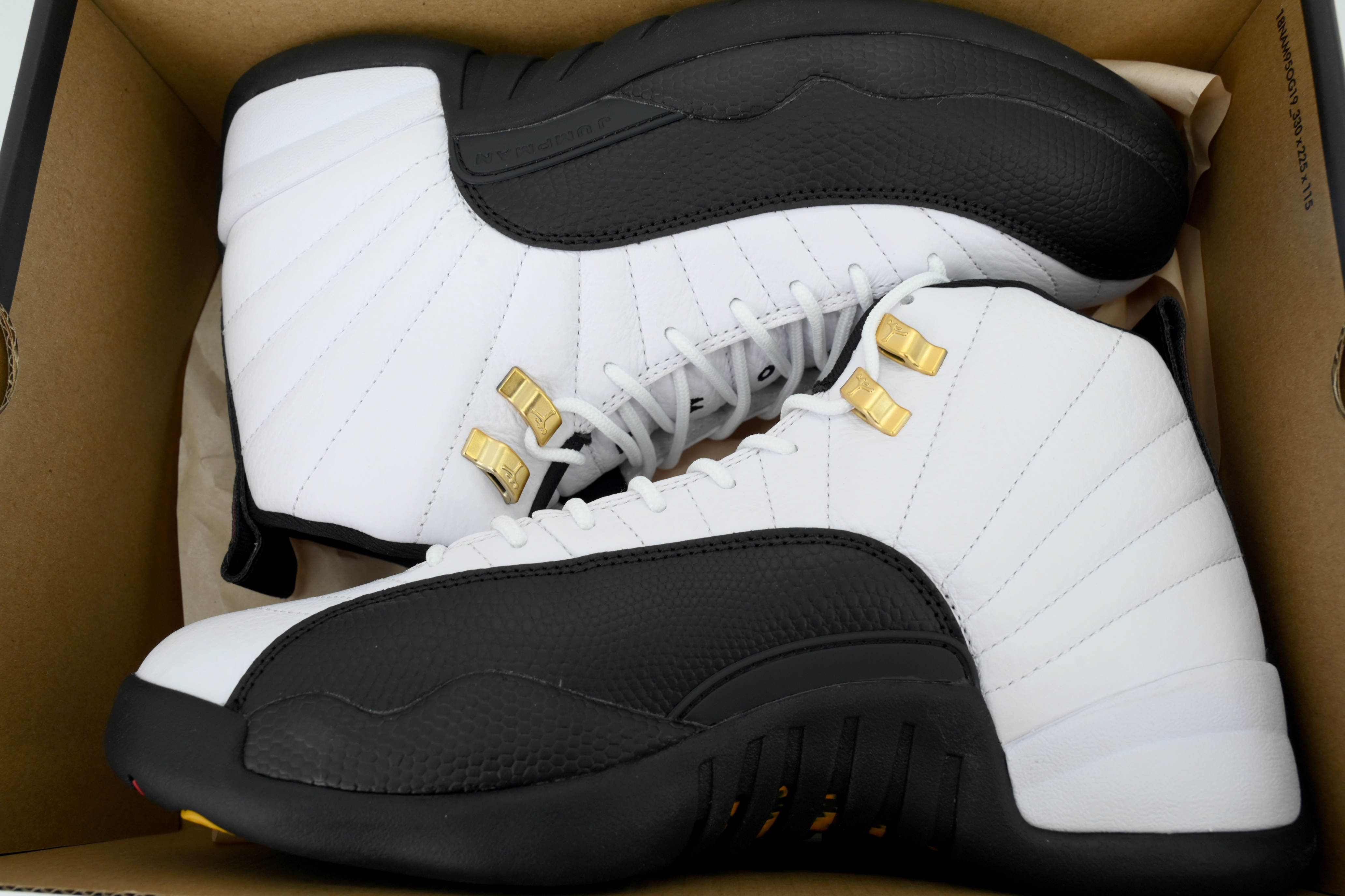  Air Jordan 12 Retro Preto e Dourado Metálico CT8013-117