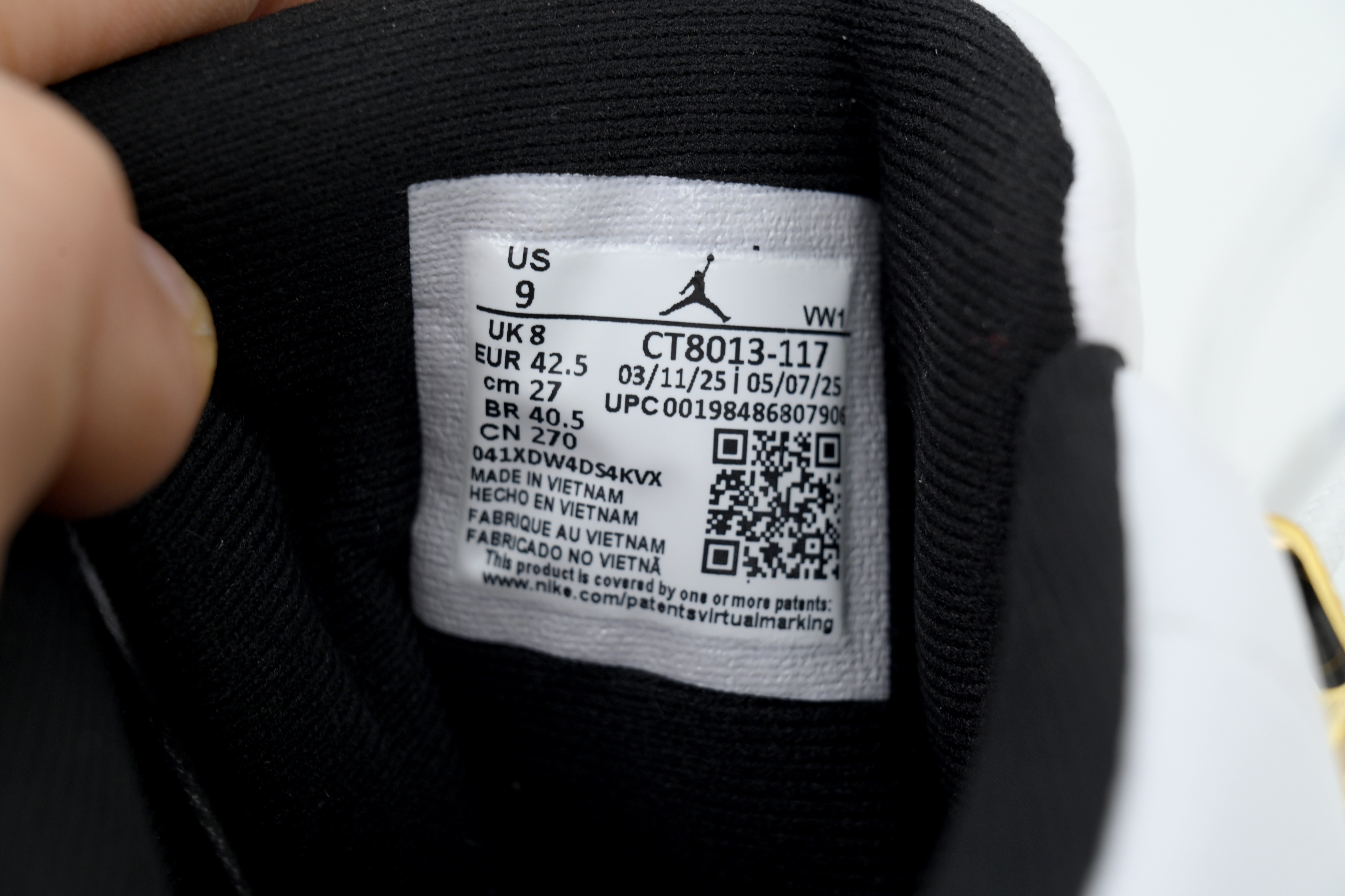  Air Jordan 12 Retro Preto e Dourado Metálico CT8013-117