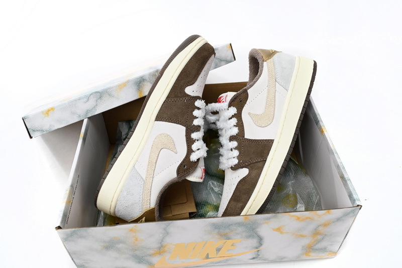 Travis Scott  Air Jordan 1 Low OG DJ1312-200 