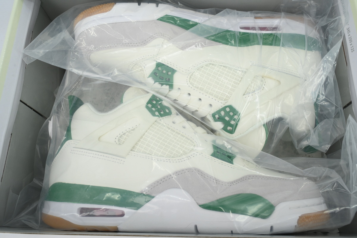  Nike SB  Air Jordan 4 DR5415-103