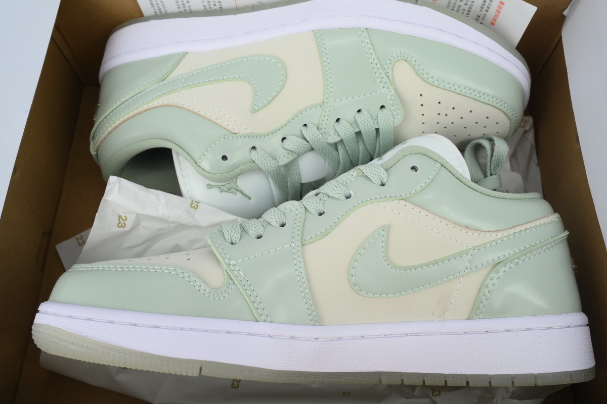 Air Jordan 1 Low Green Milk Tea SE HF4078-100 