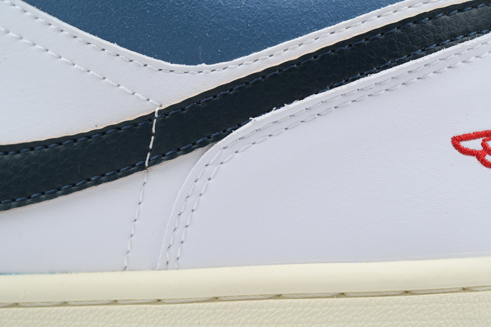 Air Jordan 1 Low SE White University Blue Black HM3711-144
