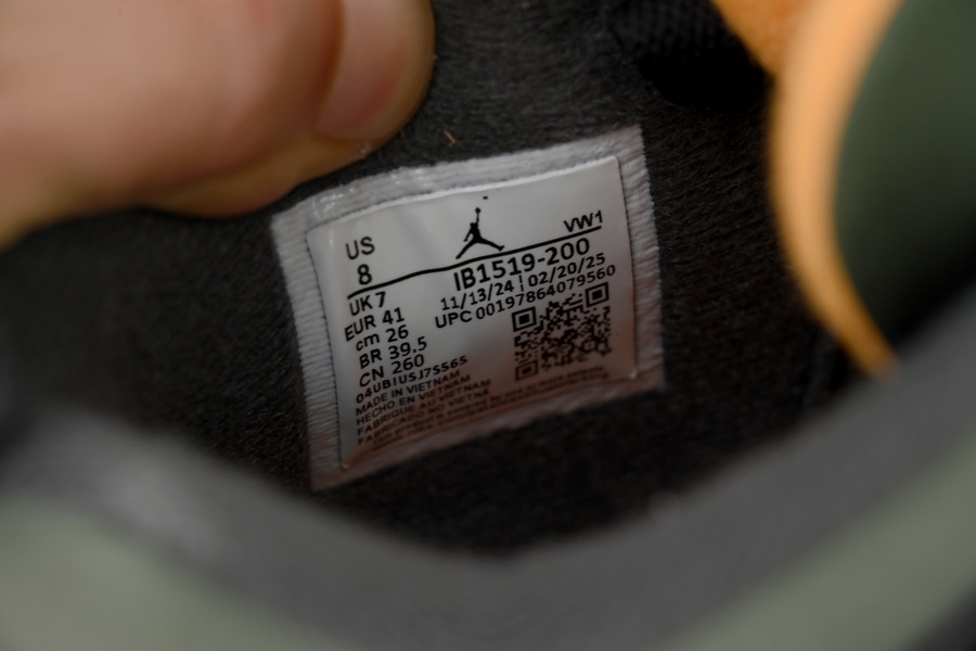  Undefeated  Air Jordan 4 Retro 2025 IB1519-200