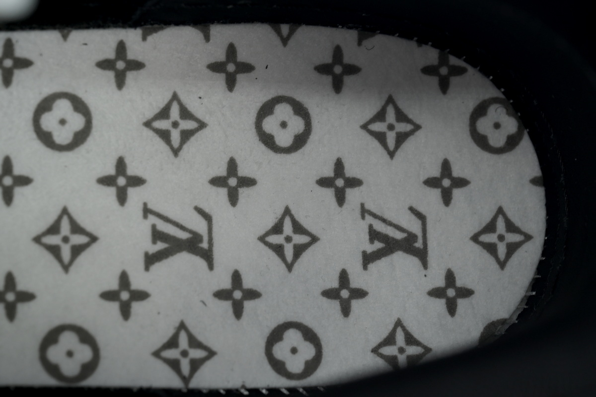LOUIS VUITTON Black Warrior