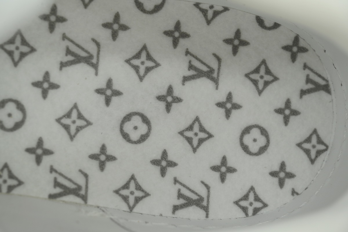 Louis Vuitton Sneakers Apricot