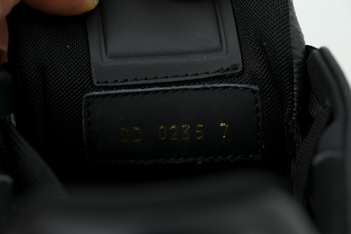 Louis Vuitton Sneakers Black