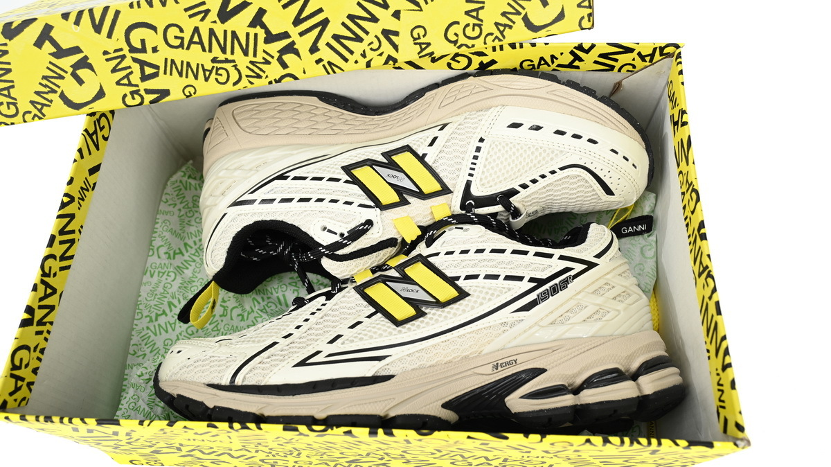  New Balance 1906R White and yellow RGG M1906RGG