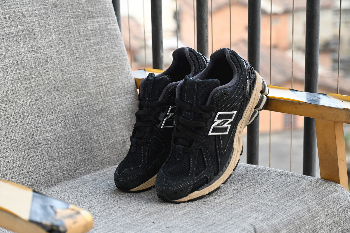 New Balance 1906R Black M1906RK