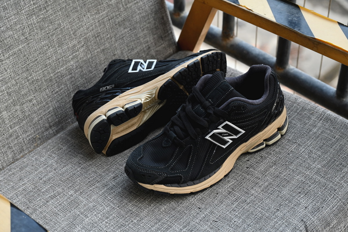 New Balance 1906R Black M1906RK