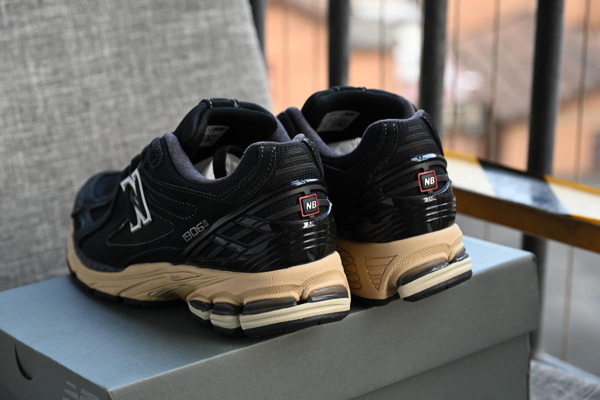 New Balance 1906R Black M1906RK