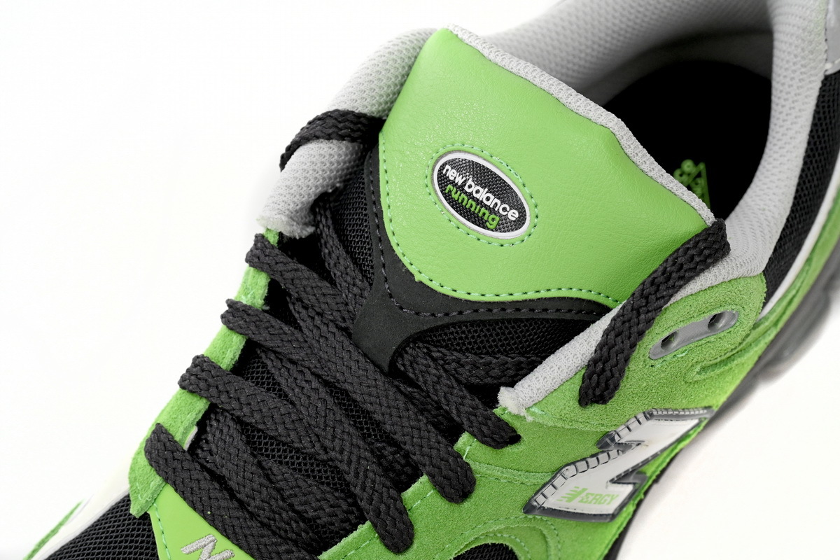  New Balance 2002R Sea Black Green M2002RGZ