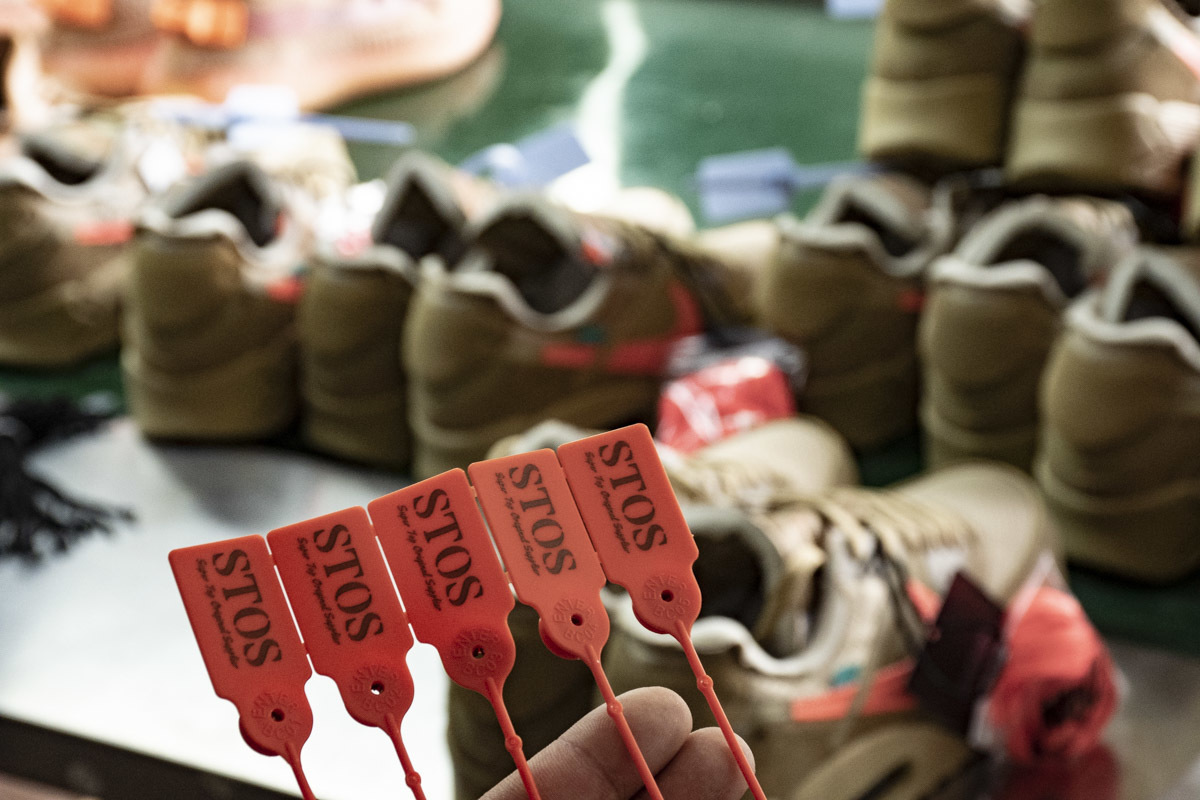  Off-White  Nike Air Max 90 AA7293-200