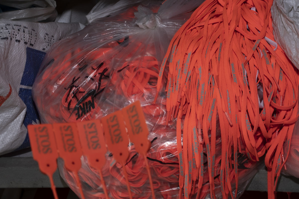  Off-White  Nike Air Max 90 AA7293-200