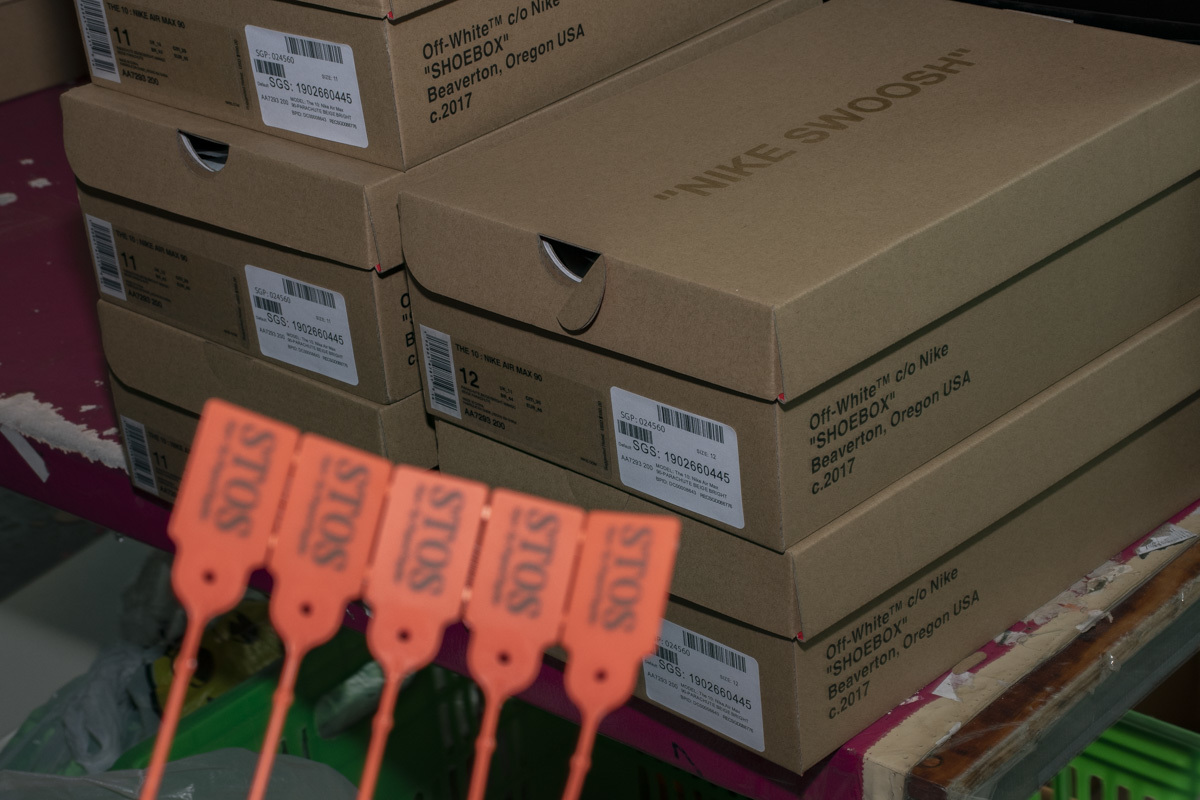  Off-White  Nike Air Max 90 AA7293-200