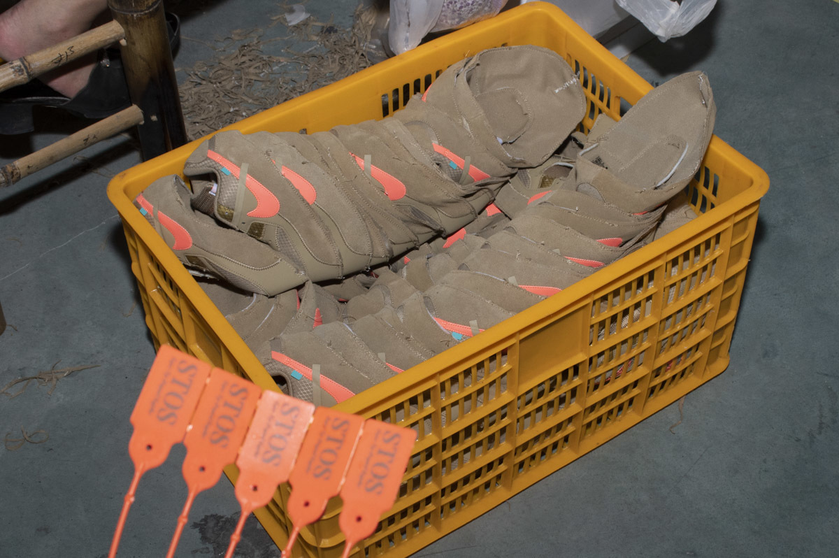  Off-White  Nike Air Max 90 AA7293-200