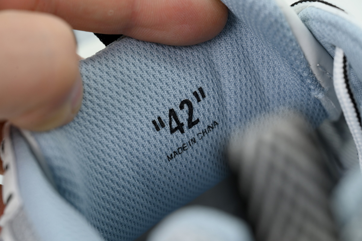 OWIA289S 26FAB00 1054C FF-WHITE Out Of Blue And White