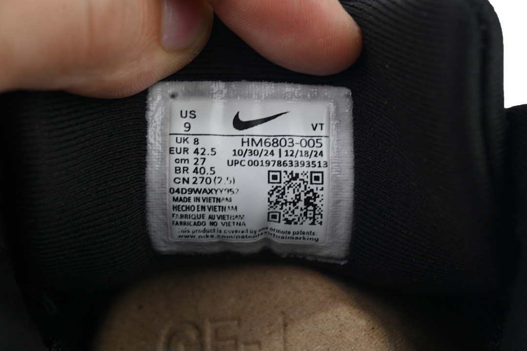 HM6803-005 NIKE Vomero 18