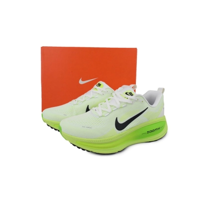 HM6803-100 NIKE Vomero 18 02