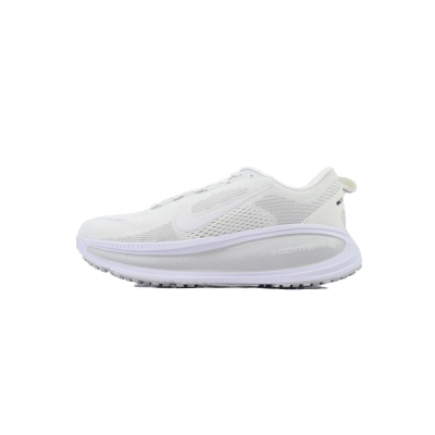 HM6803-106 NIKE Vomero 18 01