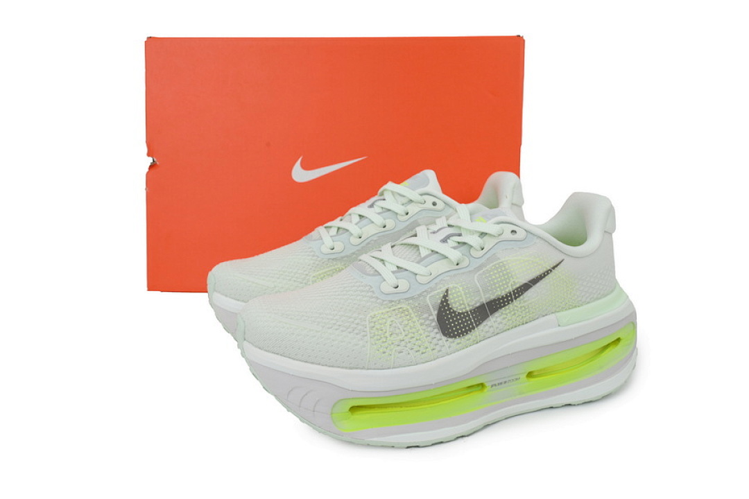 HQ2050-101 NIKE Vomero 19 Moonlight