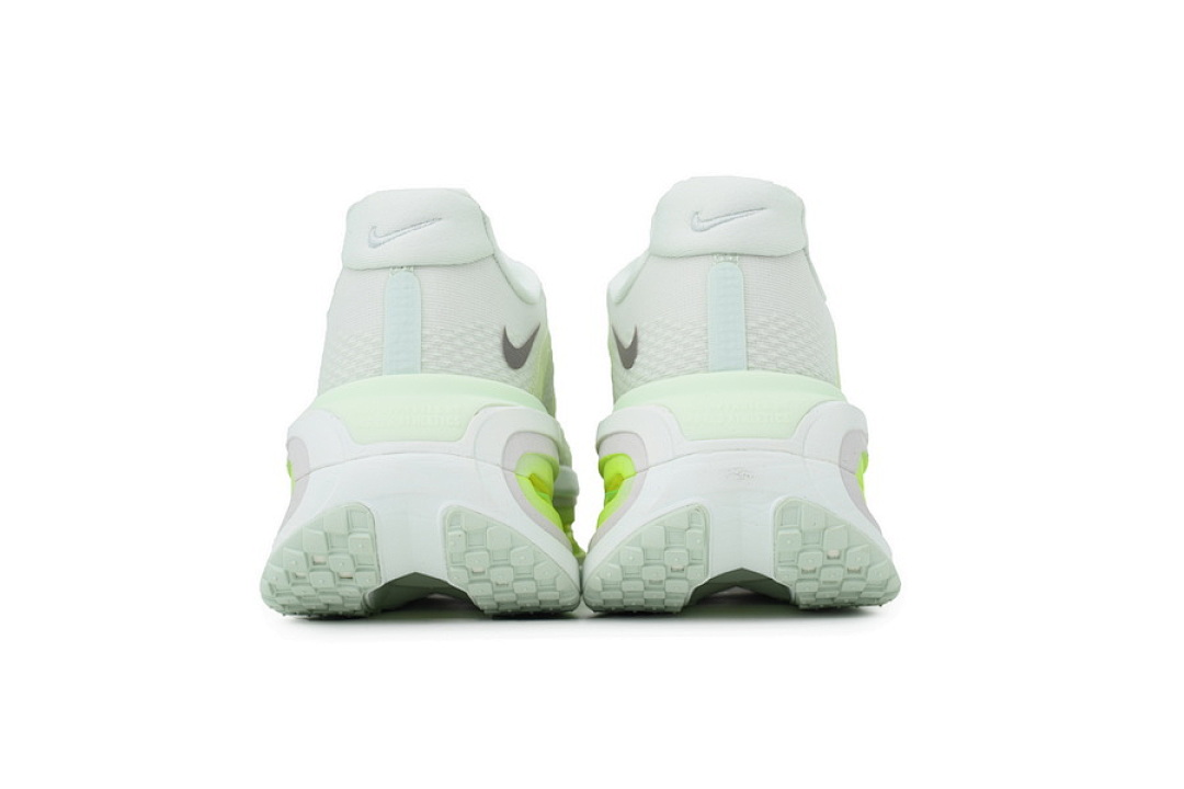HQ2050-101 NIKE Vomero 19 Moonlight