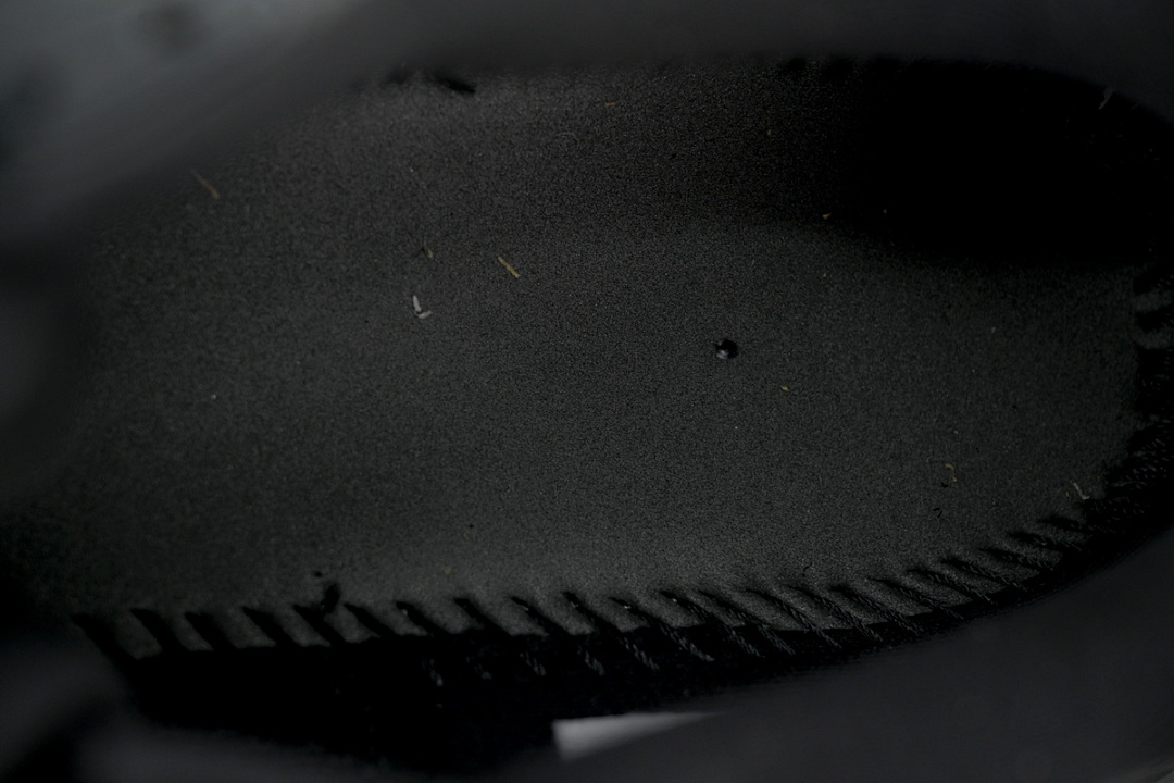 HQ2050- 005 NIKE Vomero 19 All Black
