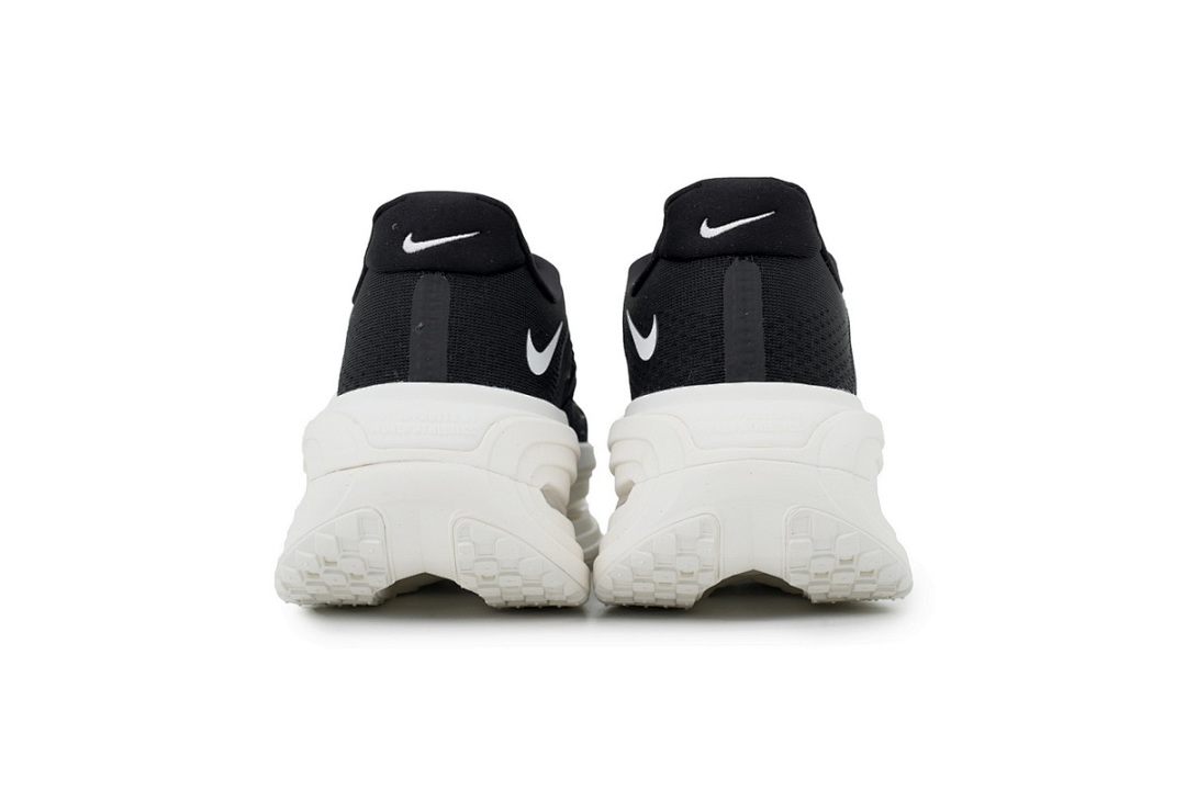 HQ2050 -007 NIKE Vomero 19 Black And White