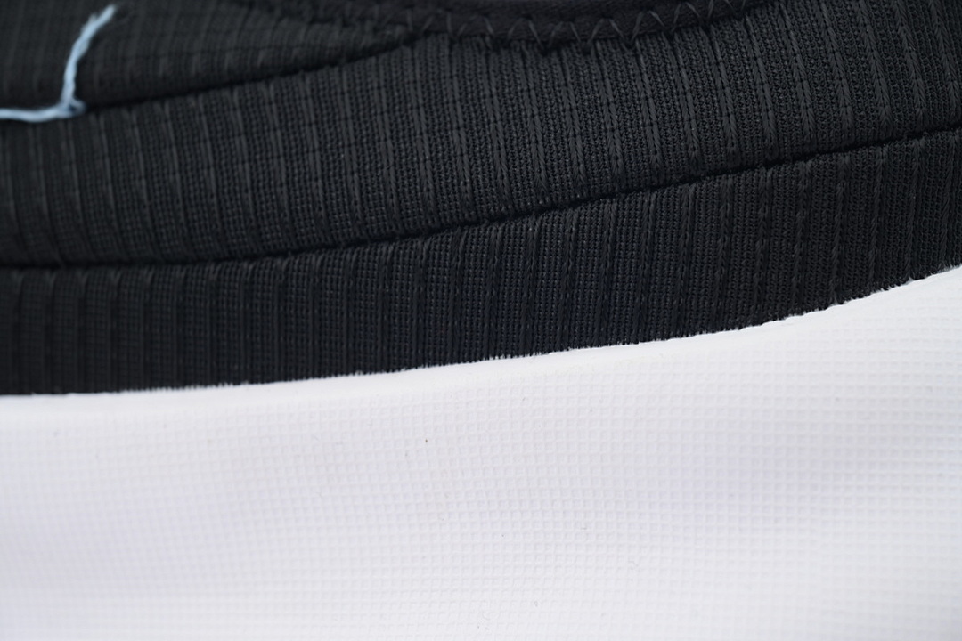 THE NORTH FACE NEVER STOP Black And White