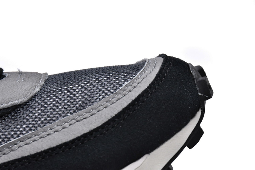 BV0073-001 Sacai x Nike LDV Waffle Black