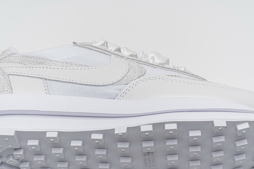 BV0073-101 Nike LD Waffle Sacai White Nylon