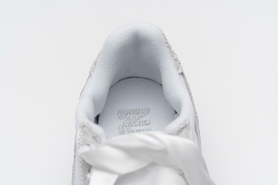 BV0073-101 Nike LD Waffle Sacai White Nylon