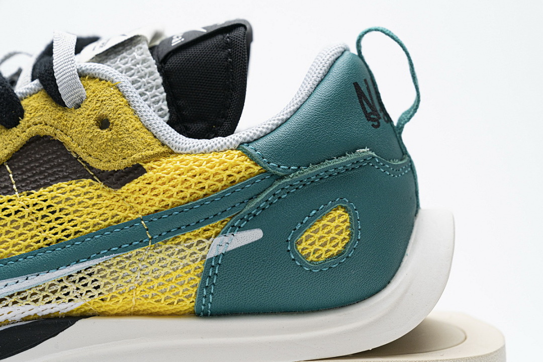 CV1363-700 Sacai x Nike Pegasua Vaporfly Yellow Green