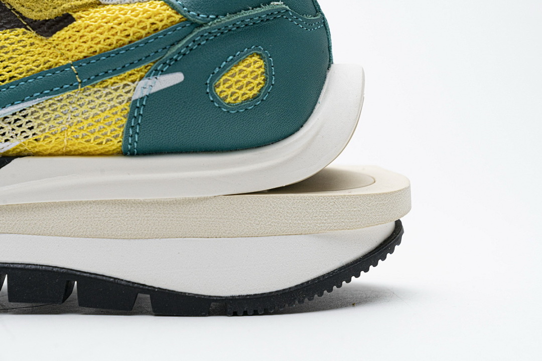CV1363-700 Sacai x Nike Pegasua Vaporfly Yellow Green