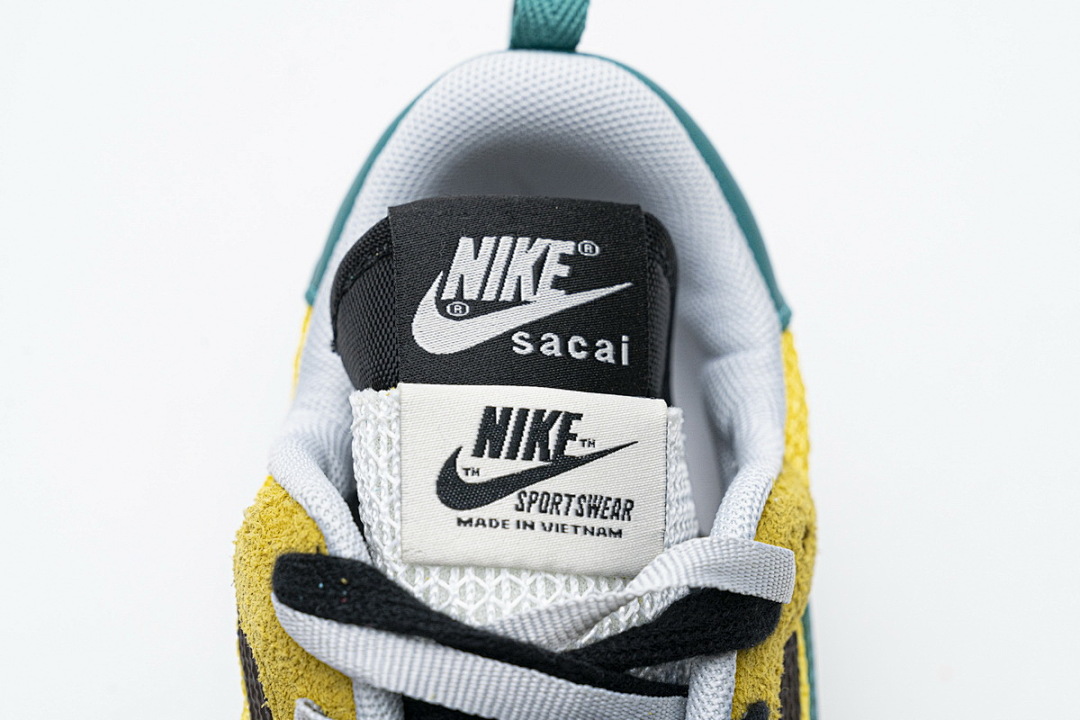 CV1363-700 Sacai x Nike Pegasua Vaporfly Yellow Green