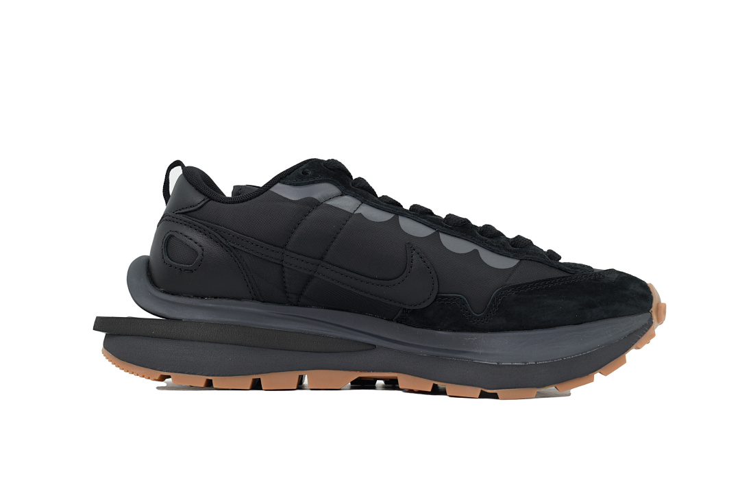 DD1875-001 Sacai x Nike VaporWaffle Black and Gum
