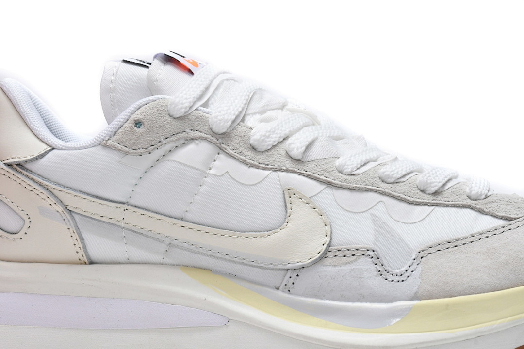 DD1875-100 Sacai x Nike VaporWaffle White