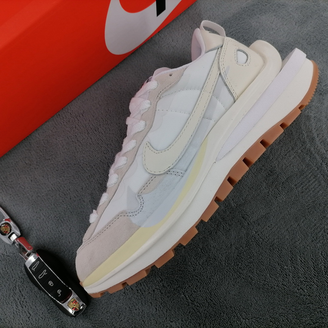 DD1875-100 Sacai x Nike VaporWaffle White