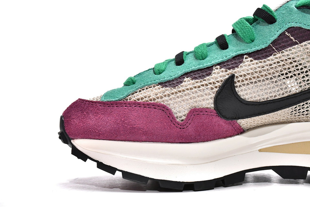 DD3035-200 Sacai x Nike Pegasua Vaporfly String Black Villain Red