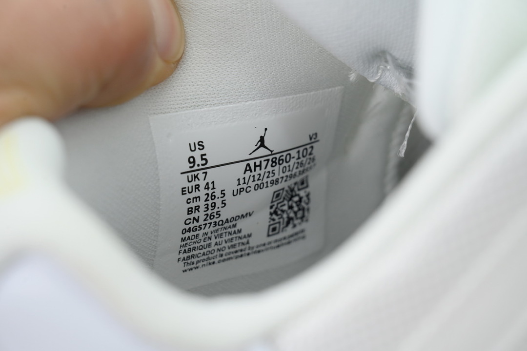 Air Jordan 11 Low AH7860-102