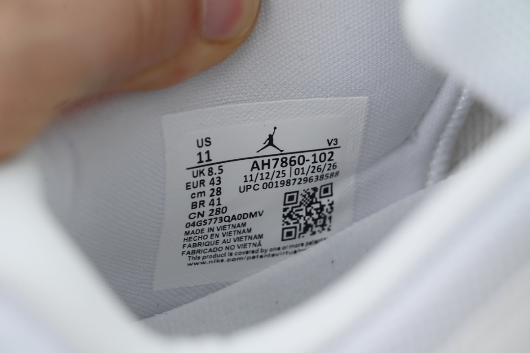 Air Jordan 11 Retro Low White Metallic Gold Basketball Shoes AH7860-102