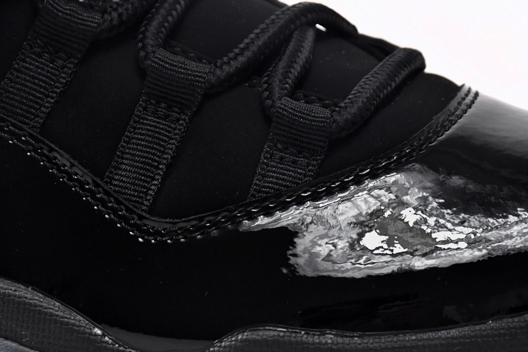 Air Jordan 11 Retro Cap and Gown