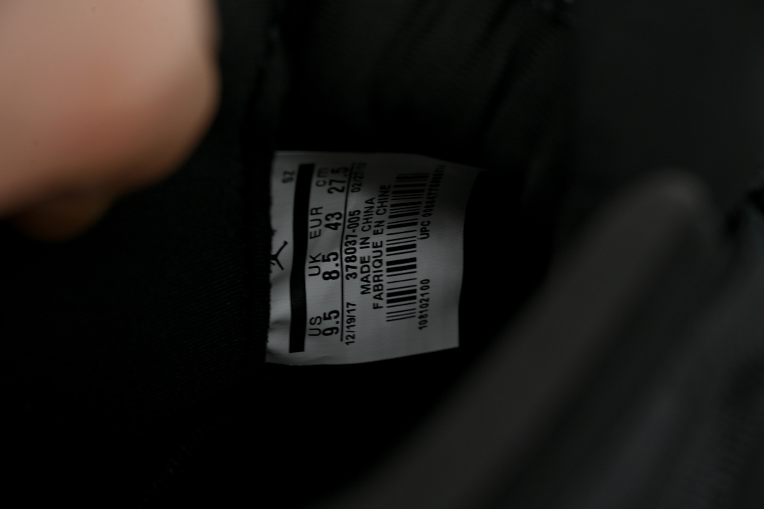 Air Jordan 11 Retro Cap and Gown