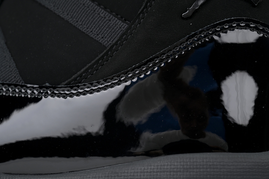 Air Jordan 11 Retro Cap and Gown